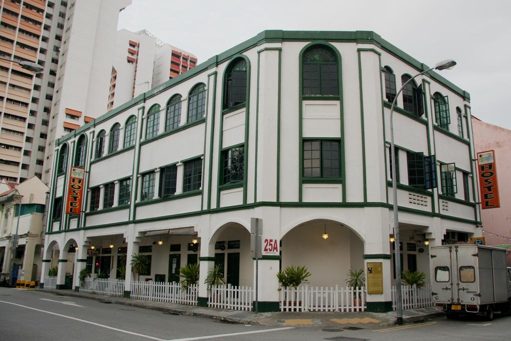 Footprints Hostel, 25A Perak Rd, Singapore