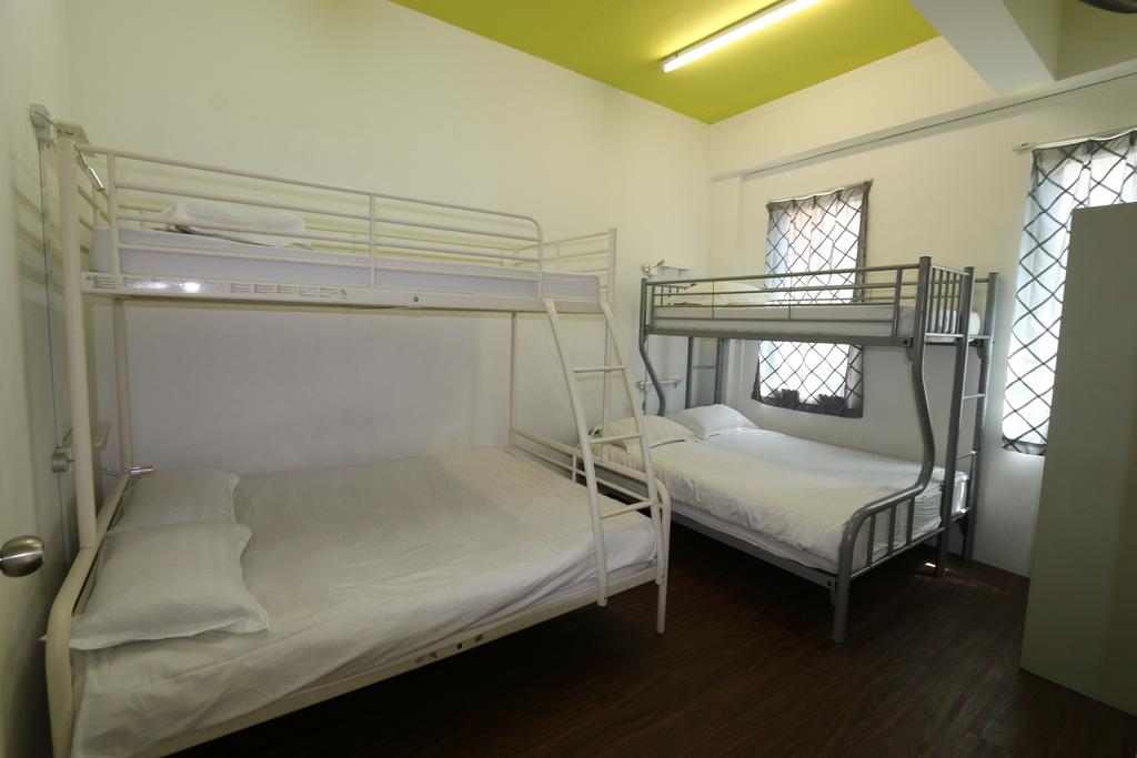 Footprints Hostel, 25A Perak Rd, Singapore