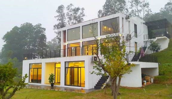 Golf View Villa homestay Vĩnh  Phúc có diện tích rộng với thiết kế hiện đại