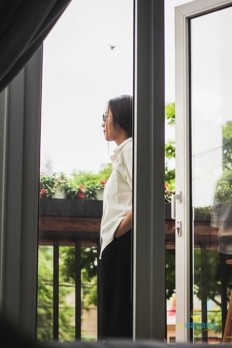 Ban công được trang trí rất nhiều hoa