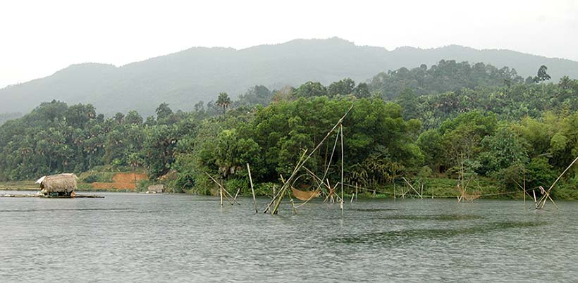 Câu cá trên hồ Bảo Linh trong ATK Định Hóa