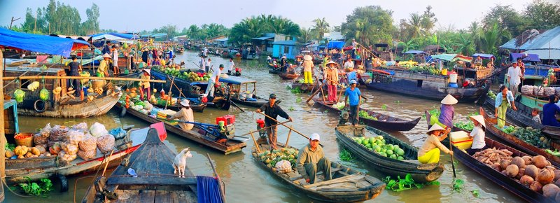Chợ nổi Cà Mau là nét đẹp văn hóa đặc trưng của người dân vùng sông nước