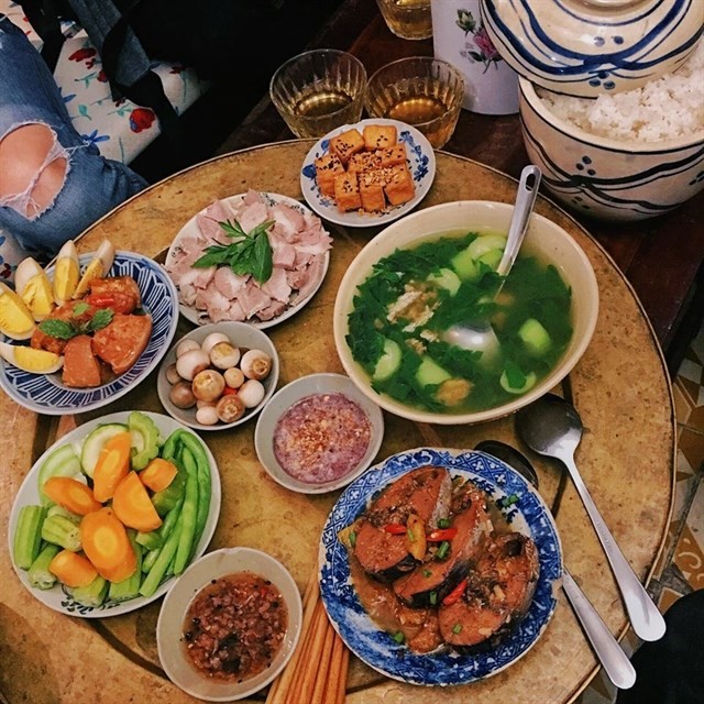Mâm cơm gia đình chuẩn vị Việt