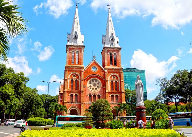 Nhà thờ Đức Bà- Nhà thờ lớn nhất tại thành phố Hồ Chí Minh