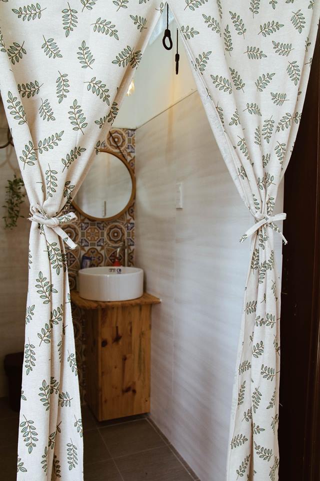 khu vực phòng tắm tại Sleepingwood homestay đà nẵng