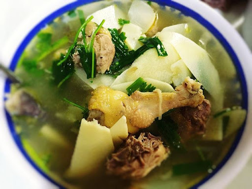 Măng chua nấu thịt gà 